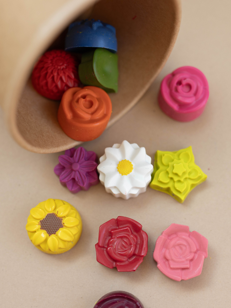 Pot of Flowers Crayon Set