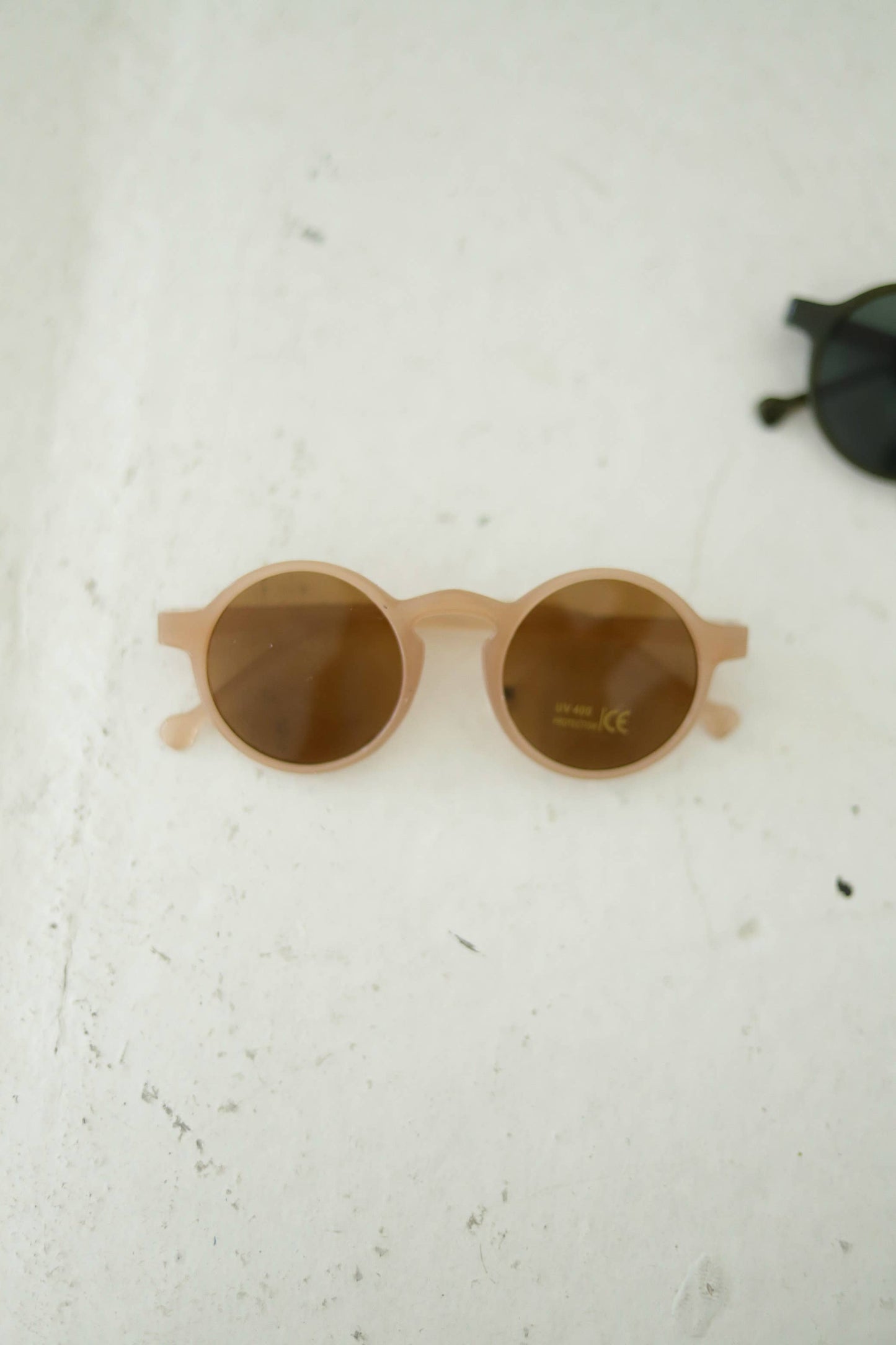 Retro Sunglasses: Neutral