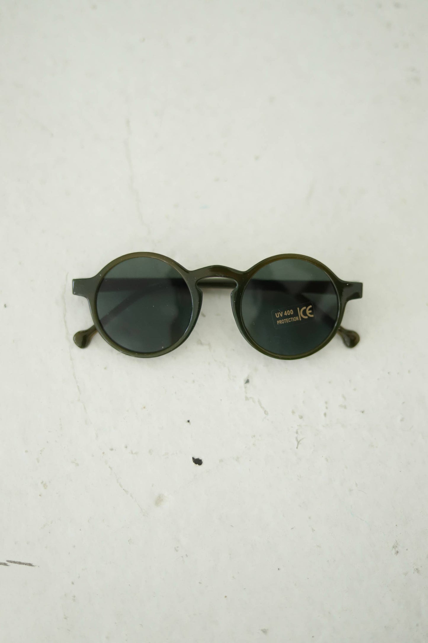 Retro Sunglasses: Neutral